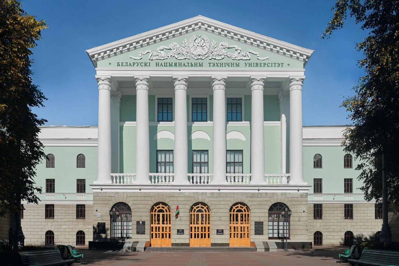 Представители ФЭС провели профориентационные мероприятия с учащимися